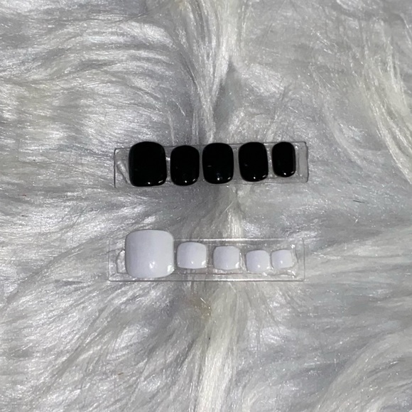 B&W Mani + Pedi Press on Nail Set| 10pcs Extra Short Square Nails & 20pcs Toe - Picture 1 of 7